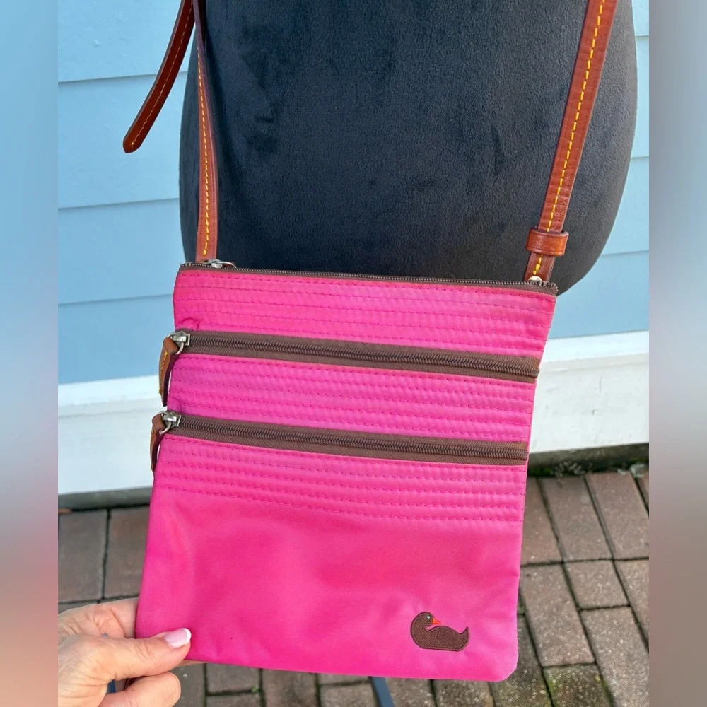 Dooney & Bourke nylon North South Triple Zip crossbody preppy, vacation, travel - Picture 2 of 7